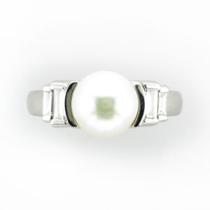 This ring has a 8.8 to 9 millimeter cultured pearl and 4 baguette diamonds with a total weight of 0.45 carats. 